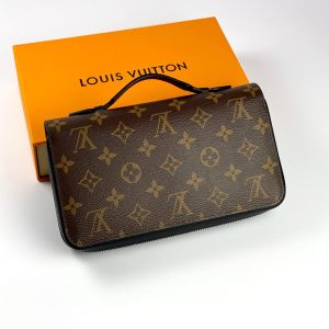 Клатч Louis Vuitton